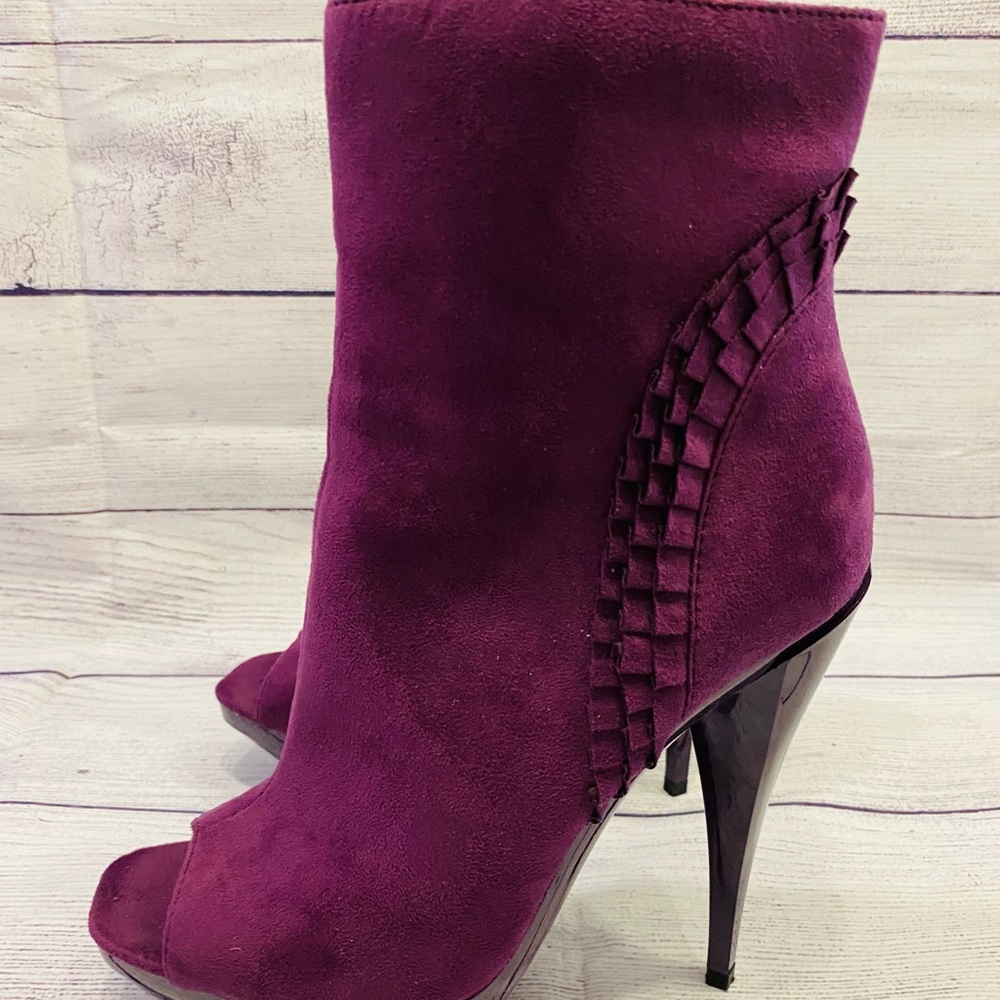 Michael Antonio purple suede zip up pumps
